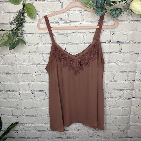 Torrid Tops - Torrid dusty pink lace detail tank top